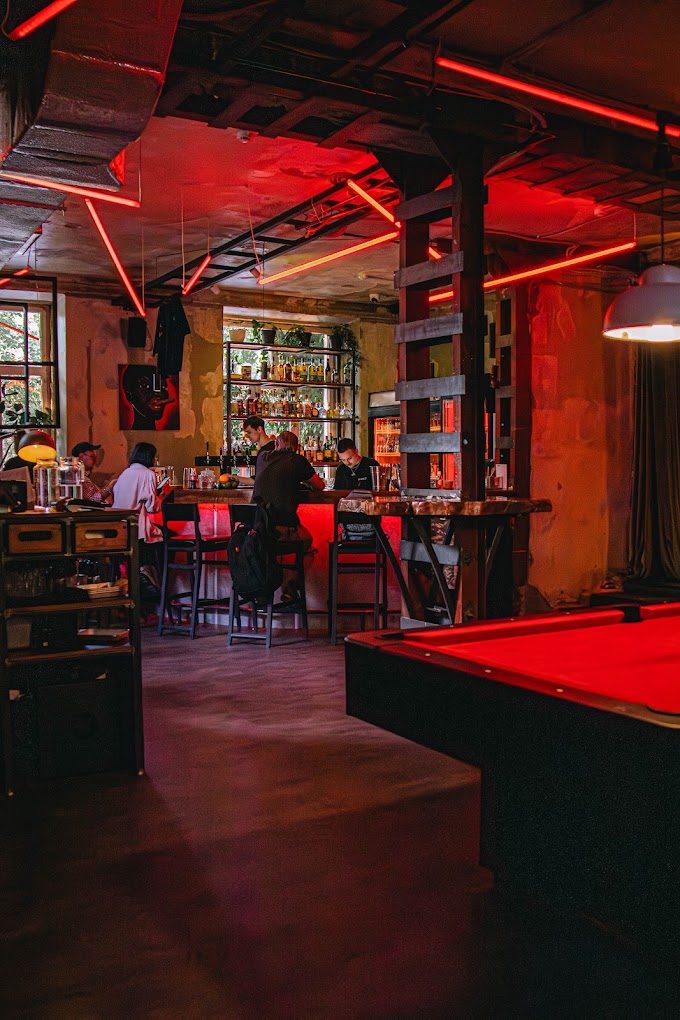 Red Beer Bar-ға бару